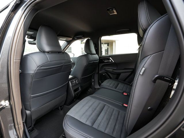 New 2026 Mitsubishi Outlander LE AWD/4WD image 40