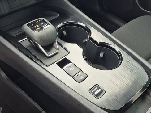 Certified 2025 Nissan Rogue S FWD image 28