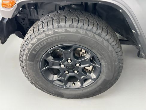 Used 2023 Jeep Wrangler Unlimited w/ Sun & Screen Package AWD/4WD image 11