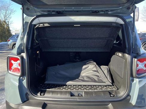 Used 2016 Jeep Renegade Trailhawk w/ Premium Trailhawk Package image 8