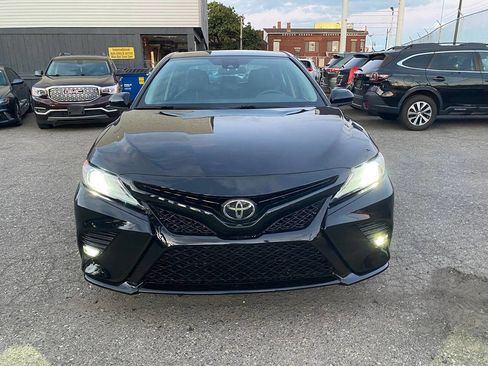 Used 2019 Toyota Camry SE image 3