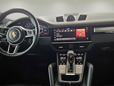 Used 2023 Porsche Cayenne image 27