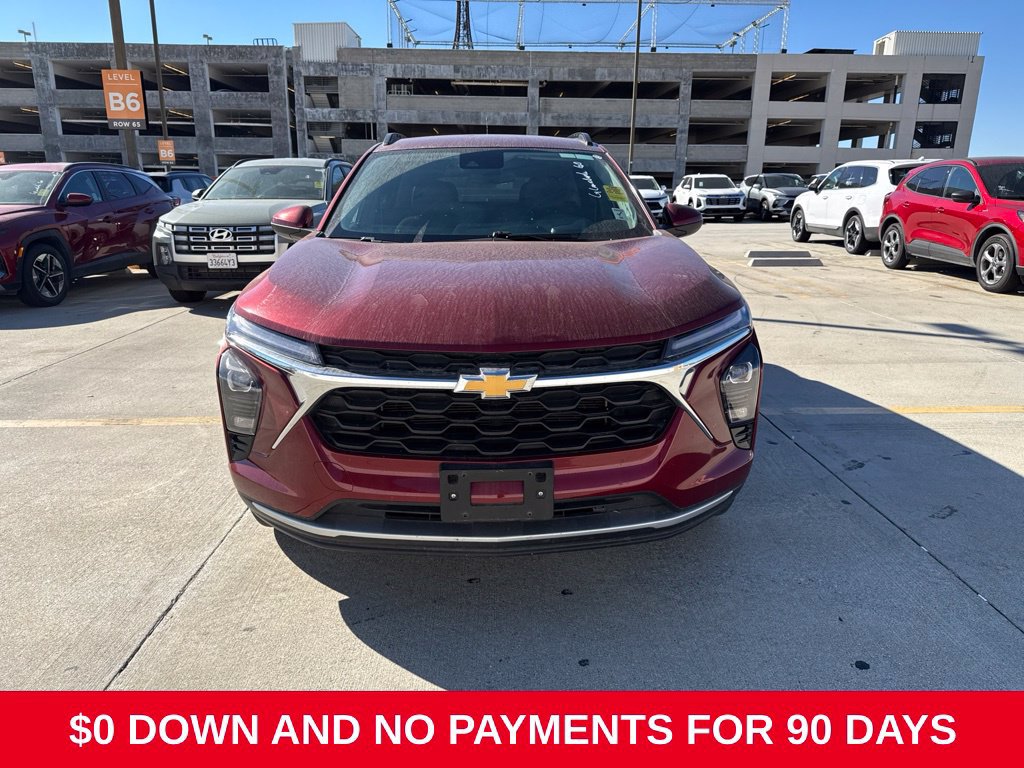 Used 2025 Chevrolet Trax LT w/ LT Convenience Package FWD image 2