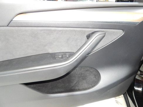 Used 2023 Tesla Model Y AWD image 13