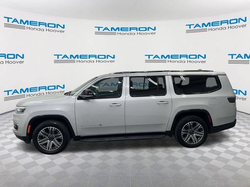 Used 2024 Jeep Wagoneer L Series II w/ Flexible Seating Group AWD/4WD image 2