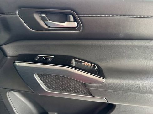 Used 2024 Nissan Pathfinder SL w/ SL Premium Package image 21