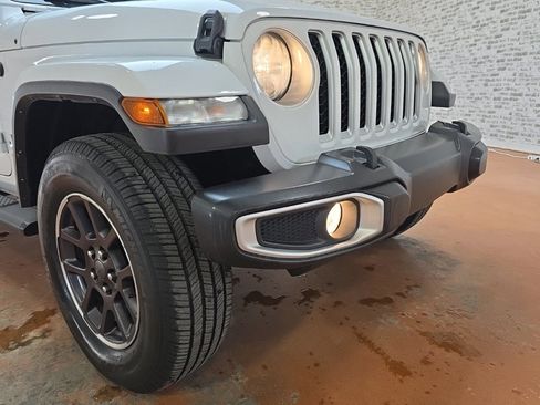 Used 2023 Jeep Gladiator Overland image 10