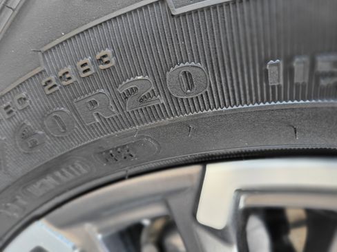 Used 2026 Chevrolet Tahoe Z71 w/ Comfort Package image 43