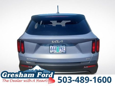 Used 2023 Kia Sorento LX AWD/4WD image 7