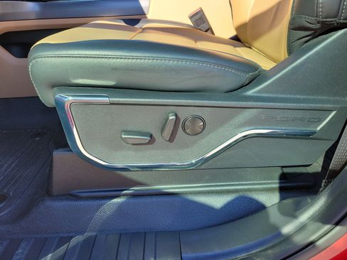 Used 2024 Ford F250 Lariat w/ Sport Appearance Package image 9