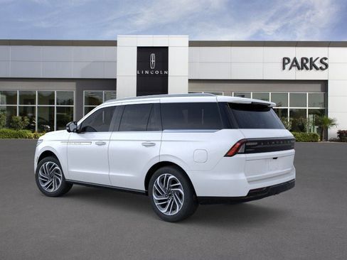 New 2026 Lincoln Navigator Reserve AWD/4WD image 4