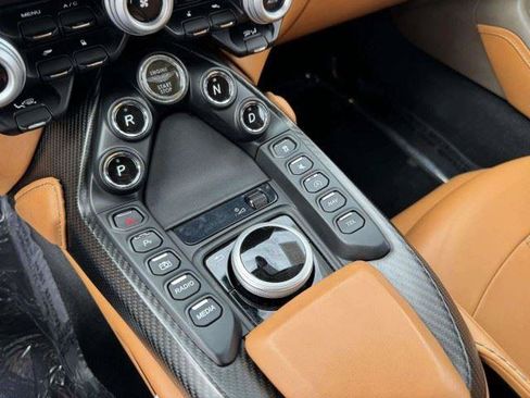 Used 2022 Aston Martin V8 Vantage Roadster RWD image 35