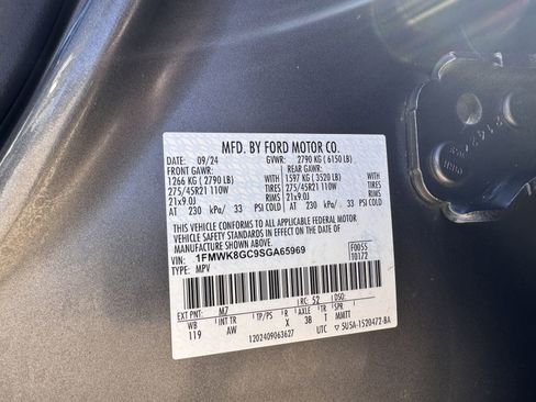 Used 2025 Ford Explorer ST image 34