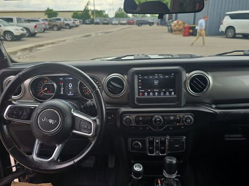 Used 2020 Jeep Wrangler Unlimited Sahara AWD/4WD image 19