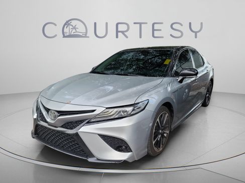Used 2020 Toyota Camry SE w/ Convenience Package FWD image 5