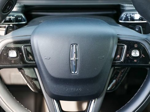 Certified 2022 Lincoln Corsair AWD w/ Premium Package image 9
