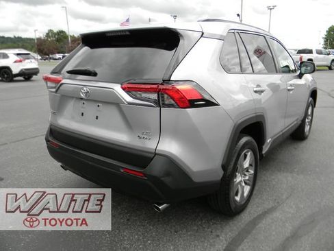 Used 2025 Toyota RAV4 LE AWD/4WD image 2
