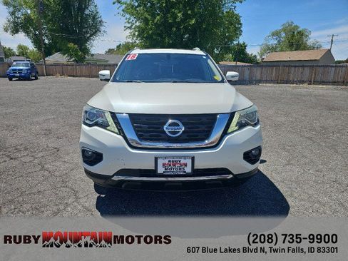 Used 2018 Nissan Pathfinder Platinum FWD image 2