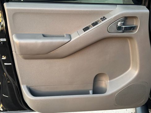 Used 2014 Nissan Frontier SV w/ SV Value Truck Package RWD image 15