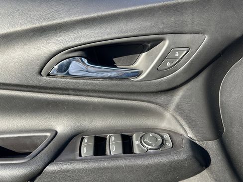 Used 2018 Chevrolet Equinox Premier image 51