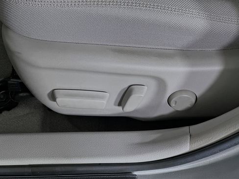 Used 2017 Toyota Camry LE image 13