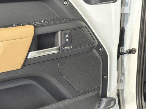 New 2026 Land Rover Defender 110 X-Dynamic SE image 22