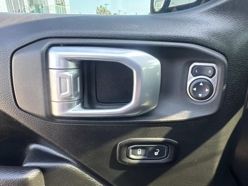 Used 2022 Jeep Gladiator Rubicon w/ LED Lighting Group AWD/4WD image 19
