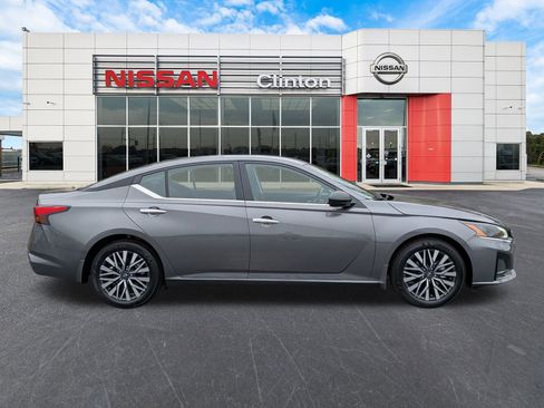 New 2025 Nissan Altima 2.5 SV image 2