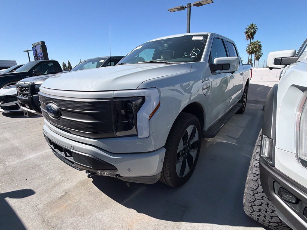 Used 2023 Ford F150 Lightning Platinum AWD/4WD image 3