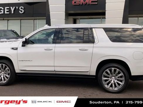 Certified 2022 GMC Yukon XL Denali w/ Denali Premium Package AWD/4WD image 5