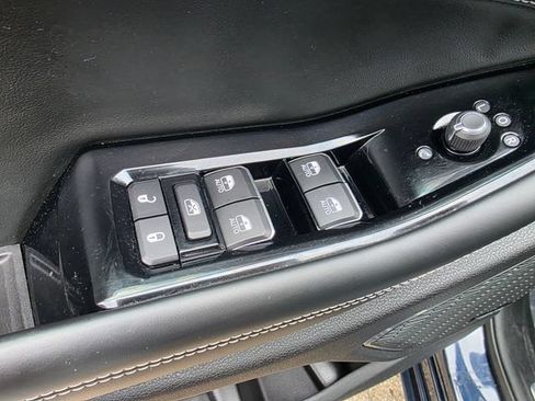 Used 2023 Jeep Grand Cherokee Overland w/ Luxury Tech Group IV AWD/4WD image 22