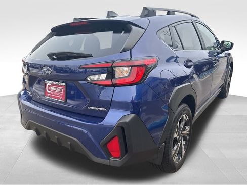 Used 2024 Subaru Crosstrek 2.0i Premium image 3