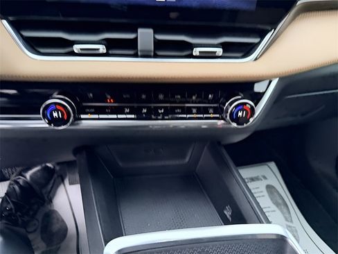 Used 2025 Chevrolet Equinox ACTIV w/ Safety and Technology Package image 19