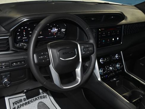 Used 2023 GMC Yukon Denali AWD/4WD image 2