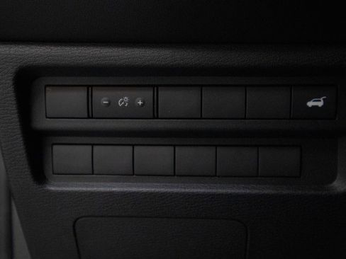 New 2025 Mitsubishi Outlander SE image 18