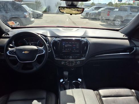 Used 2023 Chevrolet Traverse LT w/ LT Premium Package FWD image 3