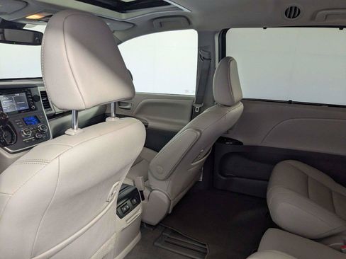 Used 2020 Toyota Sienna XLE w/ XLE Navigation Package FWD image 37