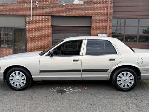 Used 2010 Ford Crown Victoria Police Interceptor RWD image 6
