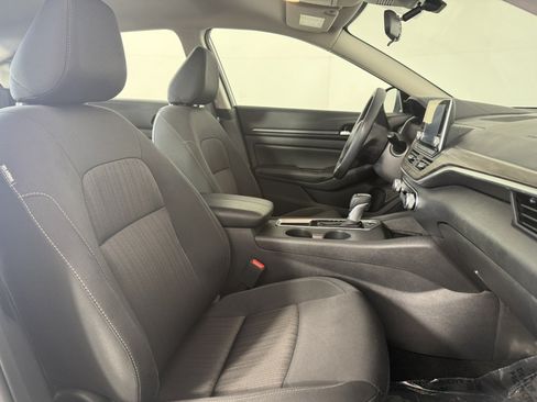 Used 2025 Nissan Altima 2.5 SV FWD image 10