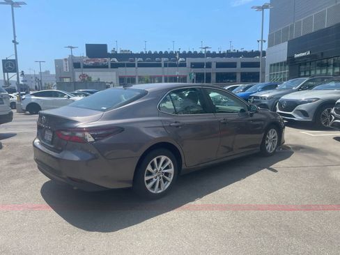 Used 2022 Toyota Camry LE w/ Carpet Mat Package (TMS) FWD image 3