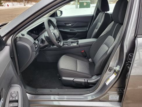 New 2026 Nissan Sentra SV w/ SV Convenience Package FWD image 10