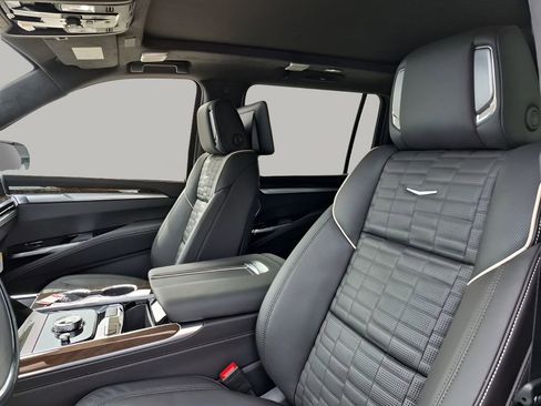 New 2026 Cadillac Escalade ESV Platinum Sport w/ LPO, ONYX Package image 31