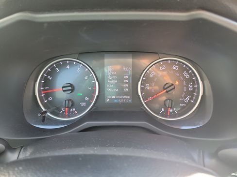 Used 2021 Toyota RAV4 XLE FWD image 30