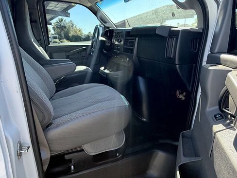 Used 2017 Chevrolet Express 2500 image 8