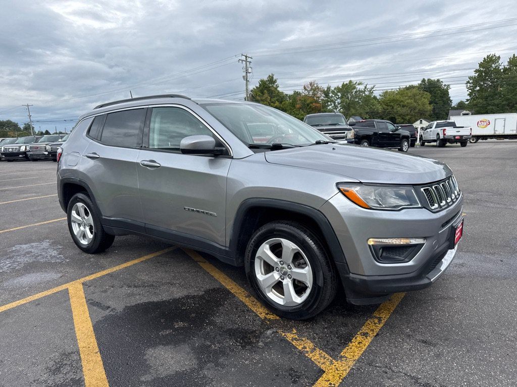 Used 2019 Jeep Compass Latitude w/ Popular Equipment Group AWD/4WD image 4