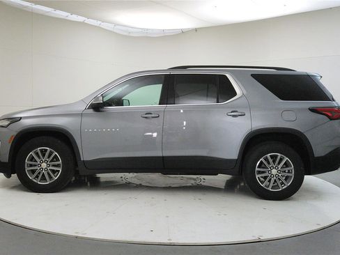 Used 2023 Chevrolet Traverse LT image 5