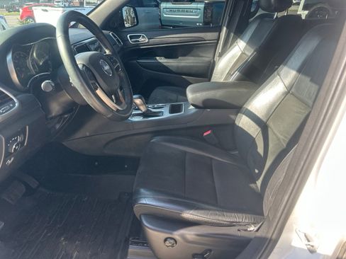 Used 2019 Jeep Grand Cherokee Altitude AWD/4WD image 19