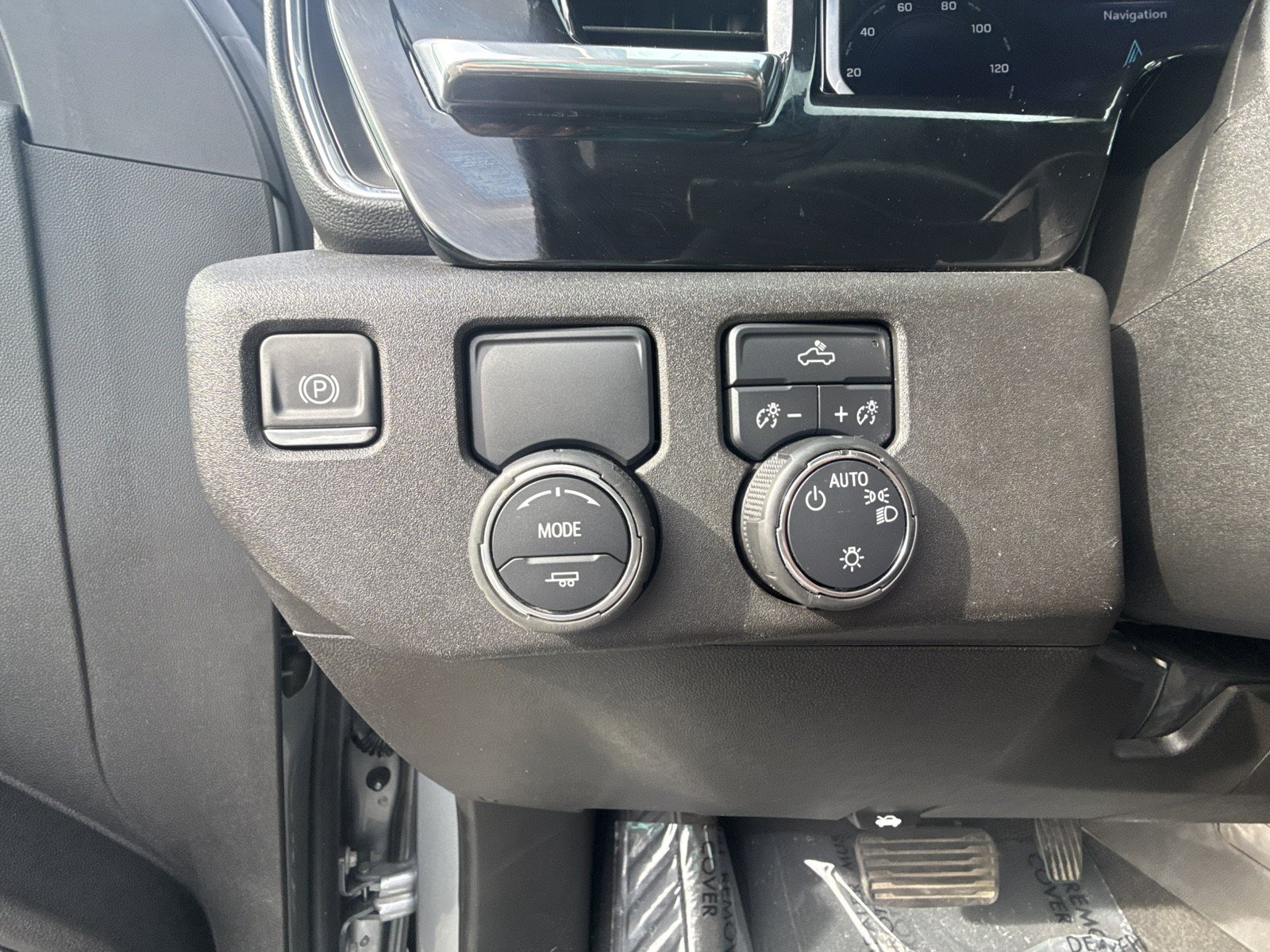 Used 2025 Chevrolet Silverado 1500 LT RWD image 24