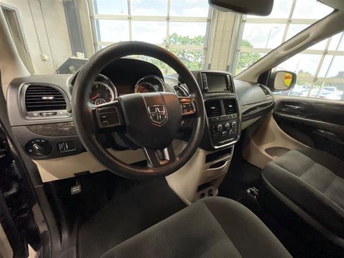 Used 2019 Dodge Grand Caravan SE image 14
