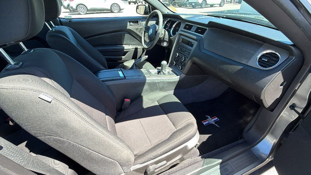Used 2011 Ford Mustang Coupe RWD image 25